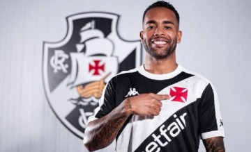 唏嘘！35岁苏宁功勋遭官宣解约，曾在中超5年赚5亿+险被国足归化